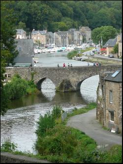 Le port sur la Rance, à Dinan