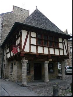 A proximité des gites : Dinan et son centre ville médiéval